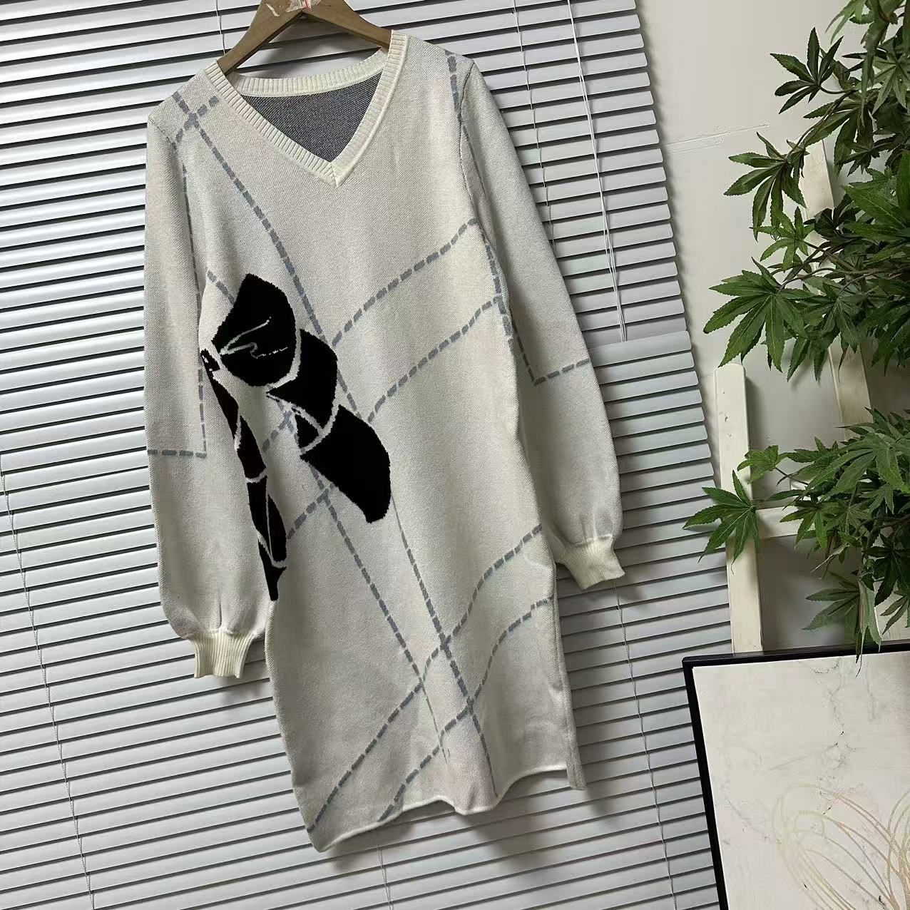 1031-42大牌高货针织连衣裙女桃心领长袖宽松显瘦中长款毛衣裙