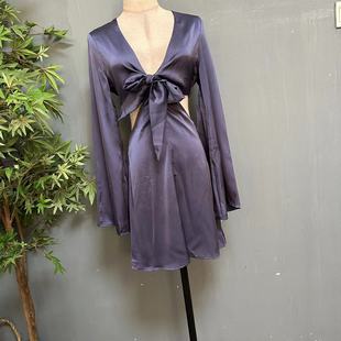 连衣裙0929 F家轻熟风性感辣妹低V露腰设计绑带款 喇叭长袖