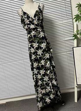 1023-7性感V领碎花一片式吊带连衣裙女修身显瘦气质长裙黑色