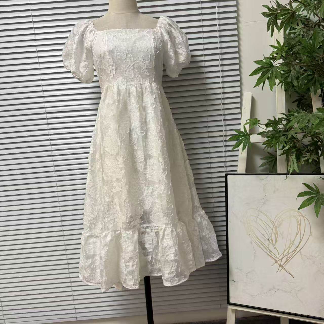 0327-42原创设计山茶花泡泡袖方领收腰白色连衣裙少女心荷叶边