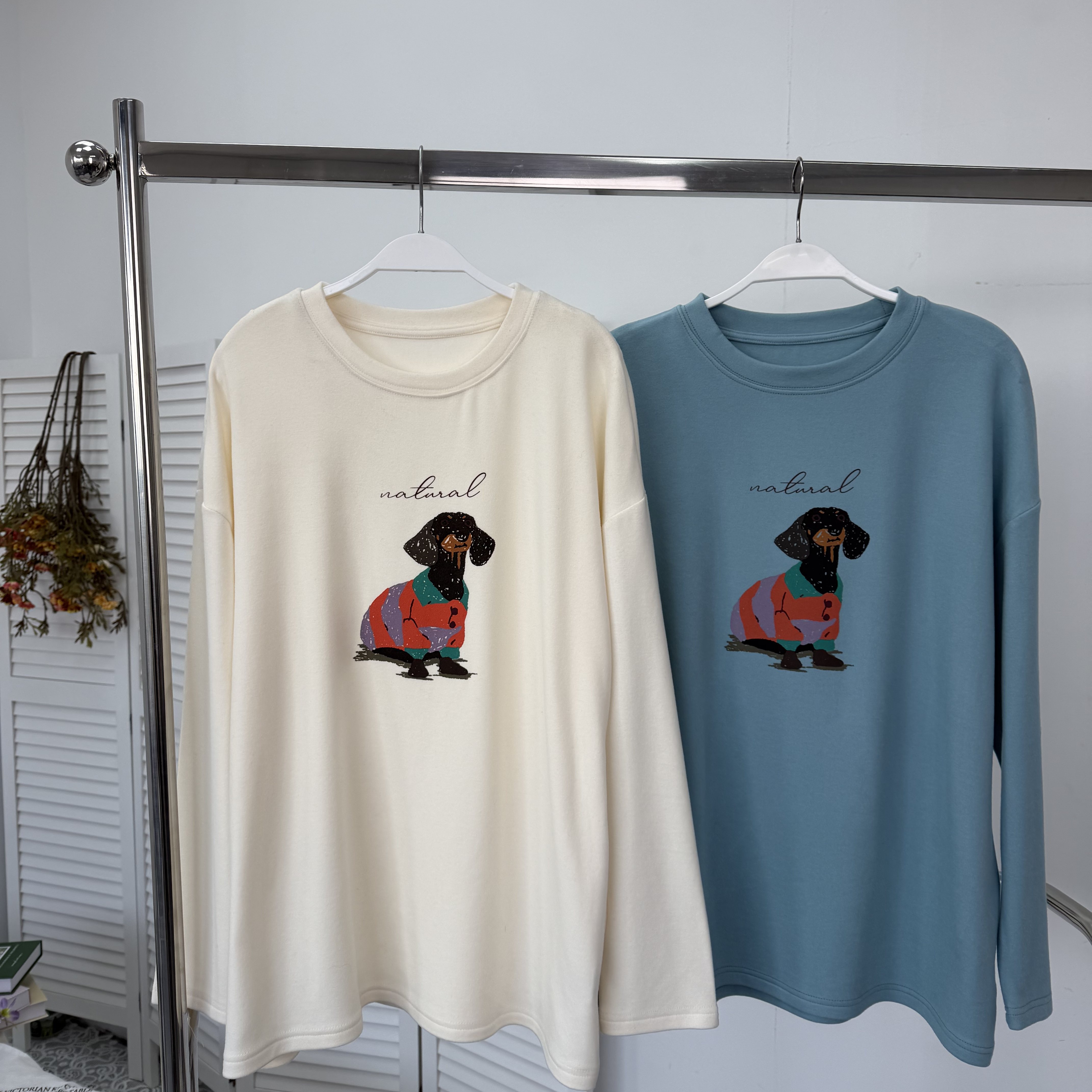 周美美 舒适主义腊肠小狗印花德绒磨毛内搭长袖T恤