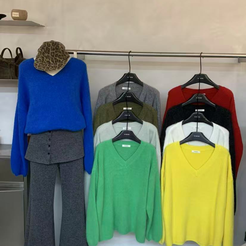 IU ROOM-冬上新慵懒风V领宽松纯色保暖毛衣3785