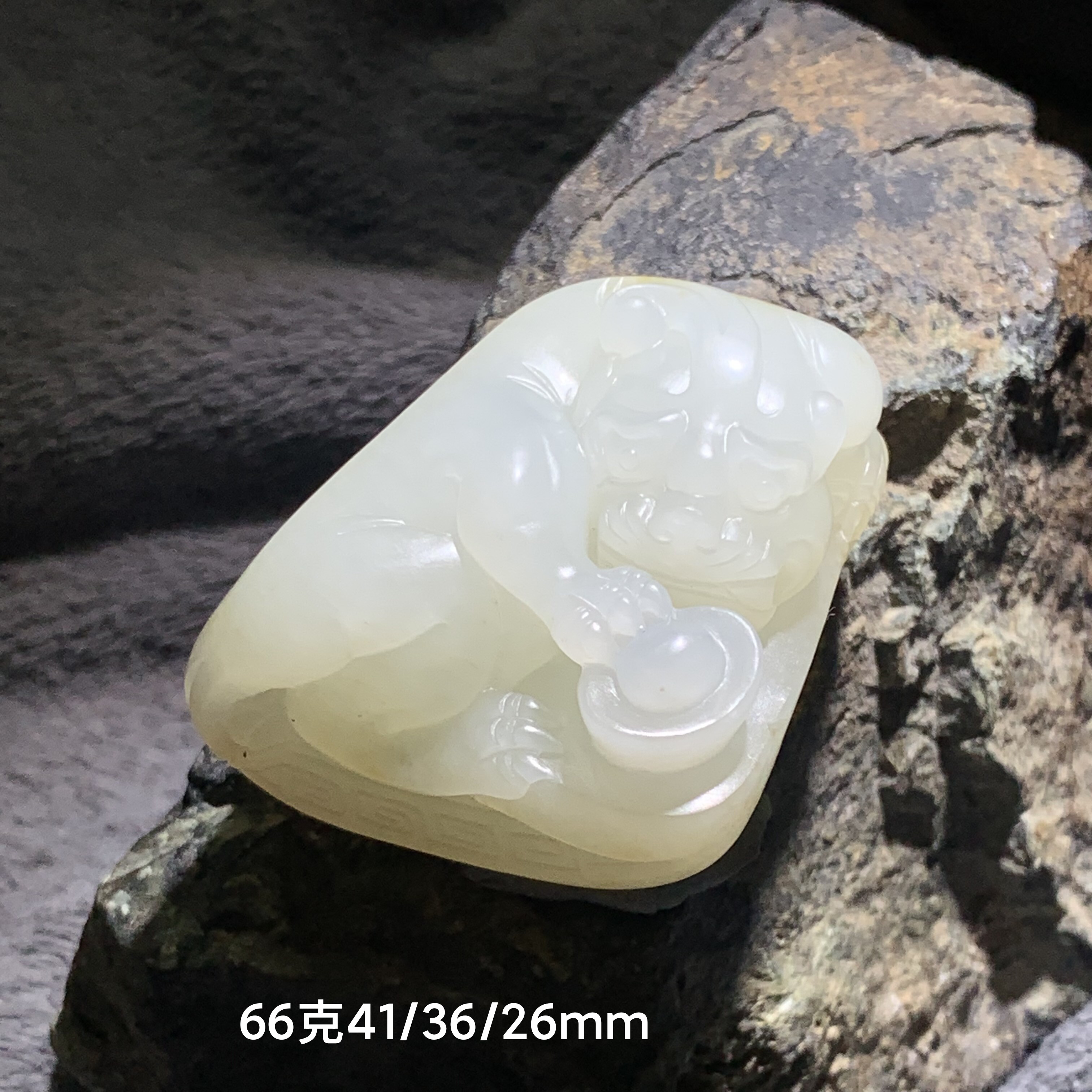 籽禄扑宝。和田玉原籽把件。白度好,真皮