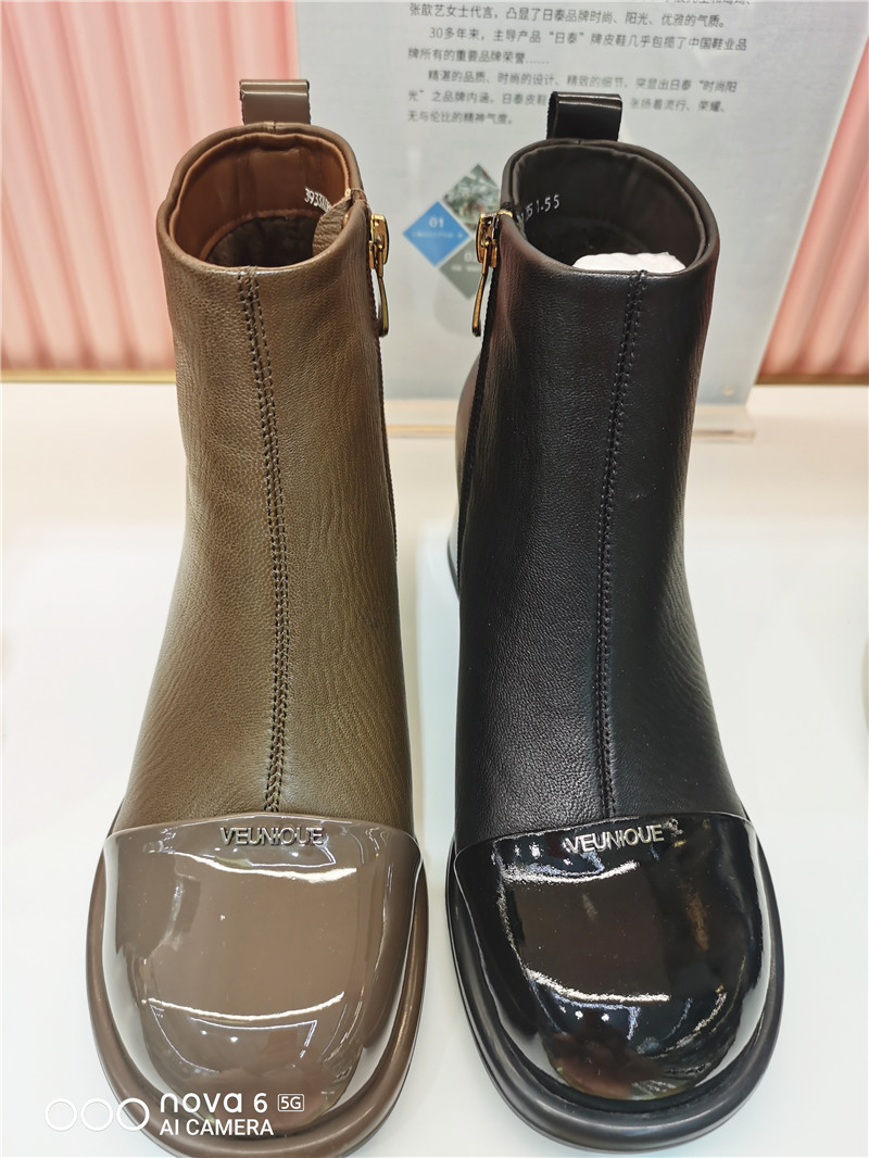 高帮加绒小短靴潮范漆皮拼