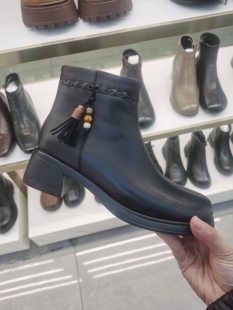 日泰女鞋2025冬新款时尚百搭舒适软底软皮厚底时装短靴