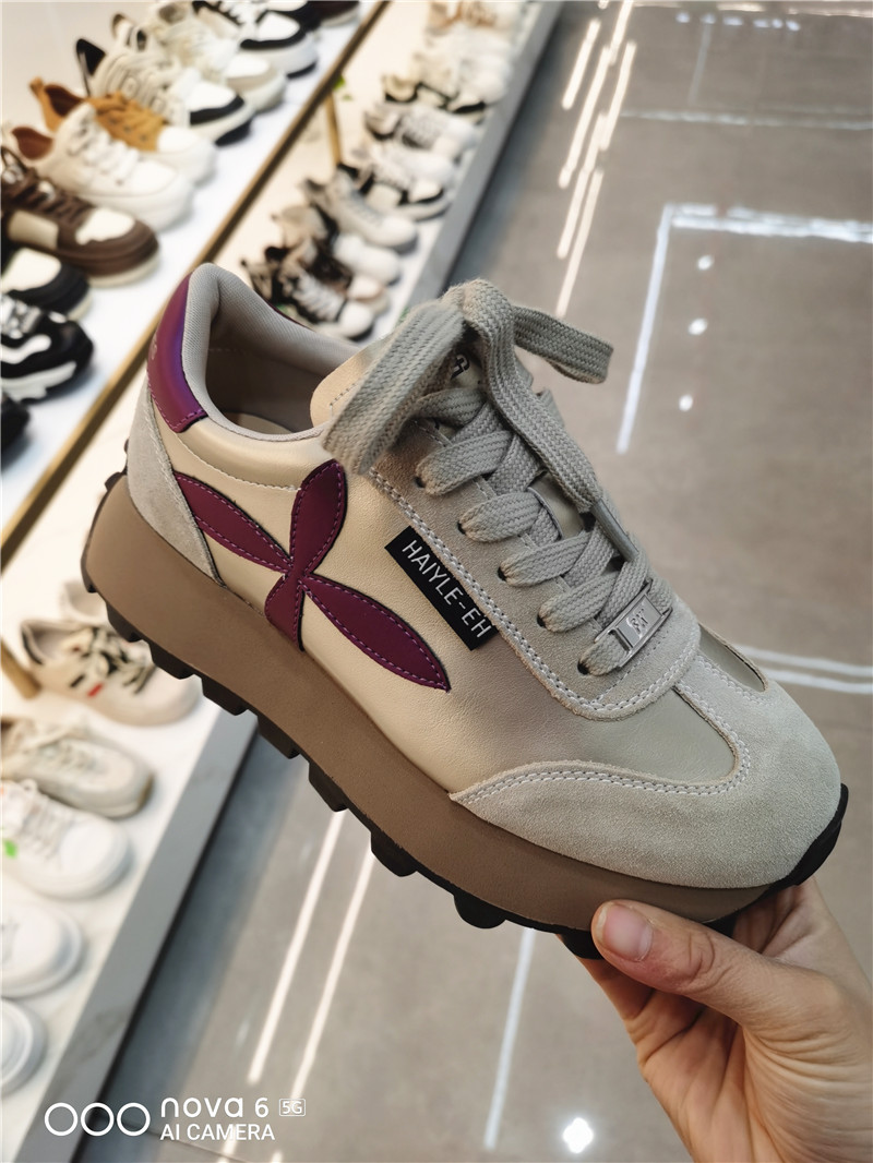 金色厚底皮面阿甘鞋2024