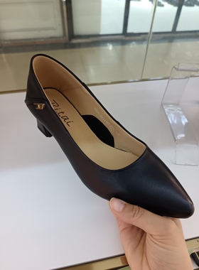 日泰粗跟黑色单鞋2024春季新款百搭浅口低跟职业鞋粗跟女鞋特价