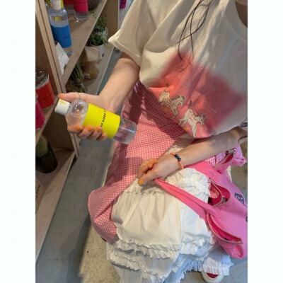 现bubble韩代韩国东大门 4PI 艺术感晕染小马图案圆领t实体秒发