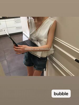现bubble韩代breathe女韩国韩系减龄V领纯色压褶无袖衬衫实体秒发