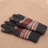 日本文艺复古羊毛针织加绒手套可爱枫叶分指触屏女冬保暖手套户外