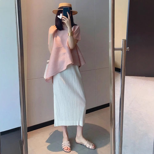 深圳市褶世家服饰高端精致半身长裙女装轻奢高级感设计褶皱开叉