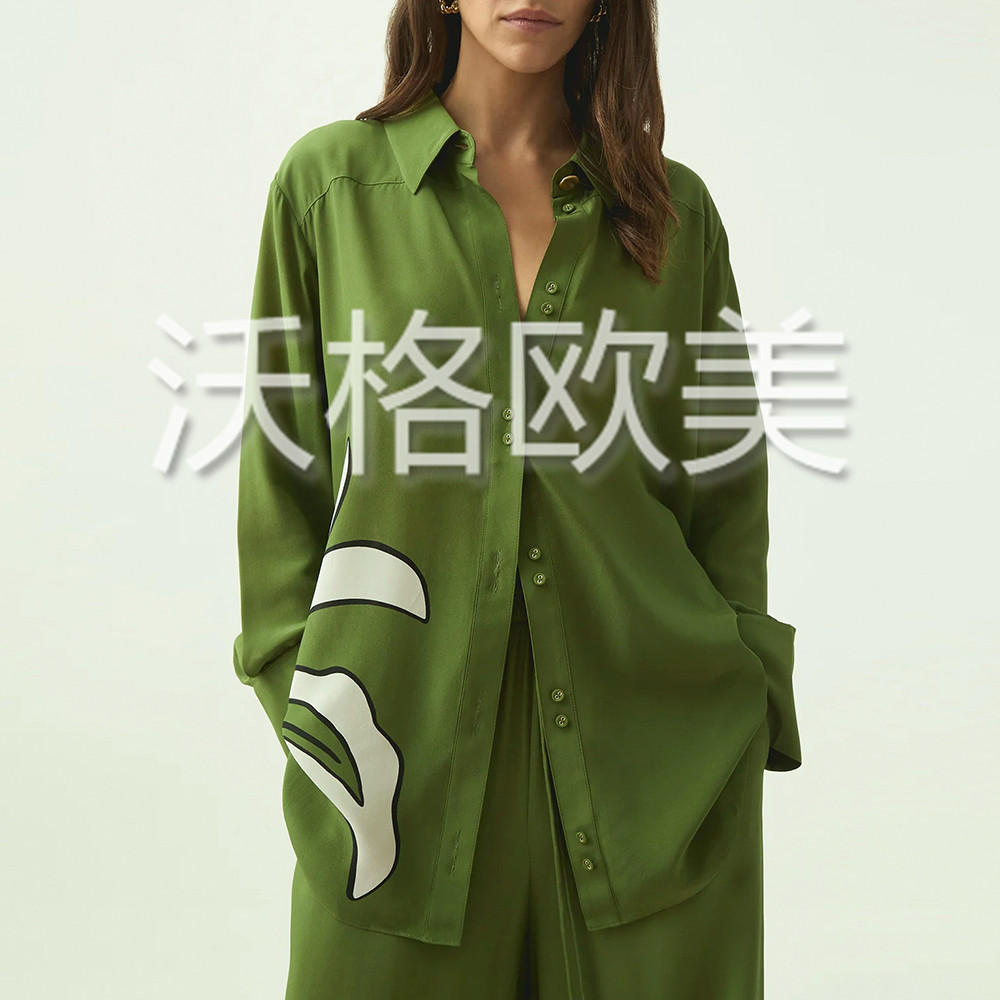 沃格 AJ春夏新款2色时髦撞色定位印花女翻领落肩宽松长袖真丝衬衫