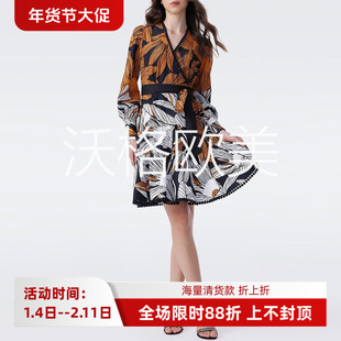 沃格D早春新款时髦撞色虎纹百合印花交叉V领棉优雅系带围裹连衣裙