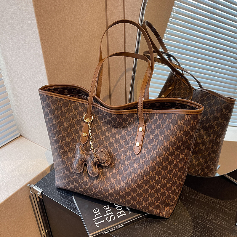 手提高级感百搭时尚通勤托特包