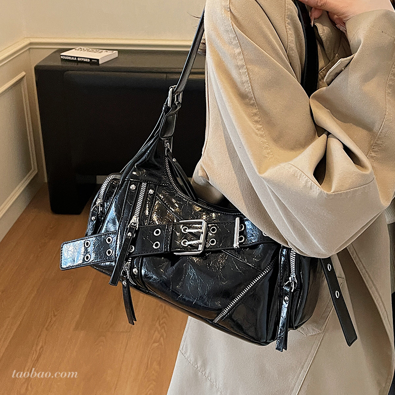 高级感油皮复古包包女2025新款时尚通勤单肩腋下包甜酷手提机车包