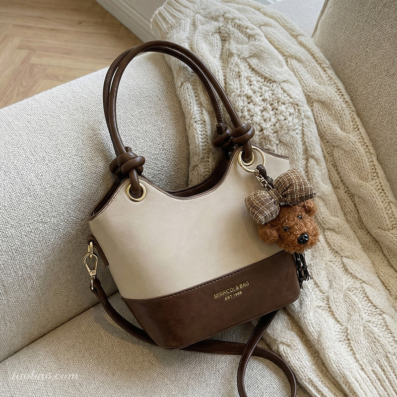 秋冬磨砂麂皮单肩水桶包