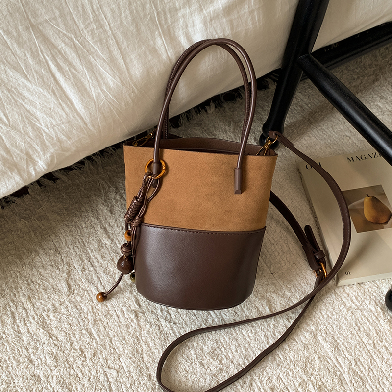 2025新款磨砂水桶包百搭单肩斜挎