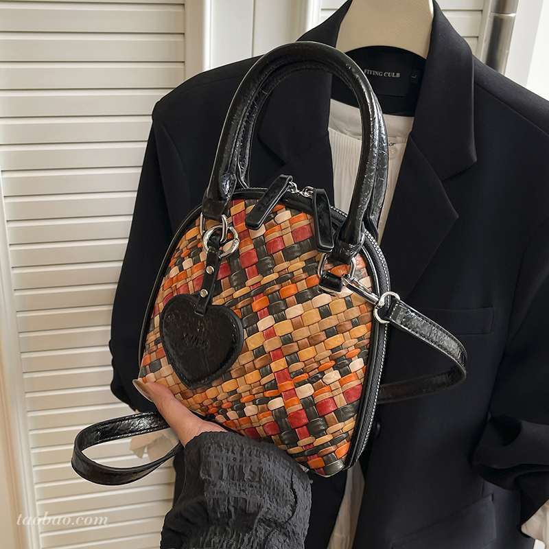 高级感彩色编织水桶包