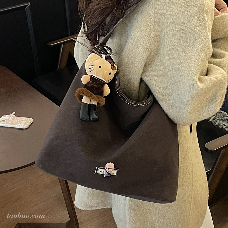 休闲复古磨砂包包2026新款通勤大容量女士单肩包松弛感托特水桶包,箱包皮具/热销女包/男包,托特包,淘宝优惠券,粉丝福利购,淘宝优惠卷