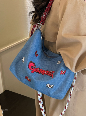休闲小众设计牛仔布包包女2026新款百搭斜挎包超火单肩腋下hobo包