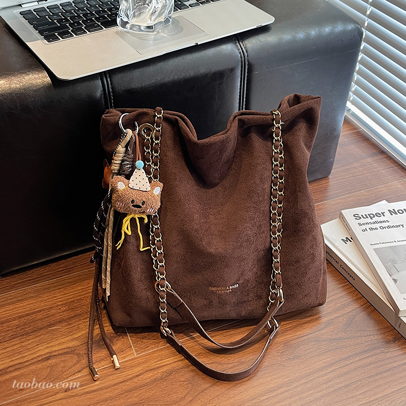 今年流行磨砂复古托特包包