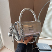 高级感银色小包包女2026新款 潮流行百搭链条斜挎包超火手提小方包
