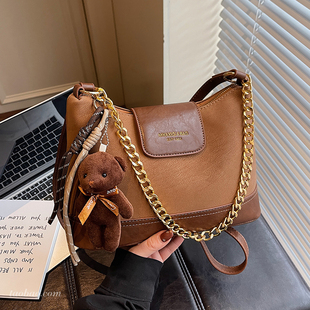 高级感复古磨砂小包包2026新款 百搭斜挎包精致超火单肩腋下包 时尚