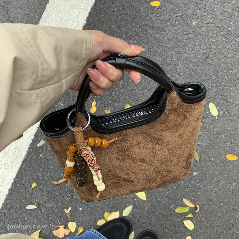 高级感菱格绣线水桶包