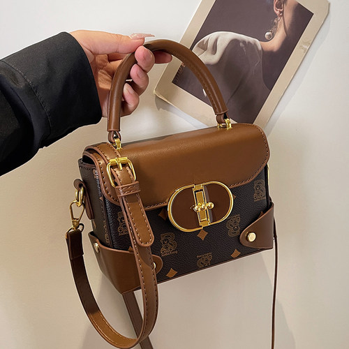 高级感小众设计单肩斜挎包