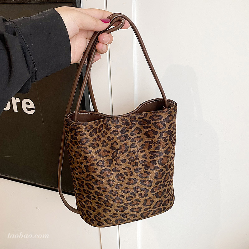 2025年新款女士豹纹可斜挎单肩包