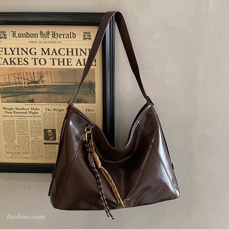 今年流行复古托特包大容量