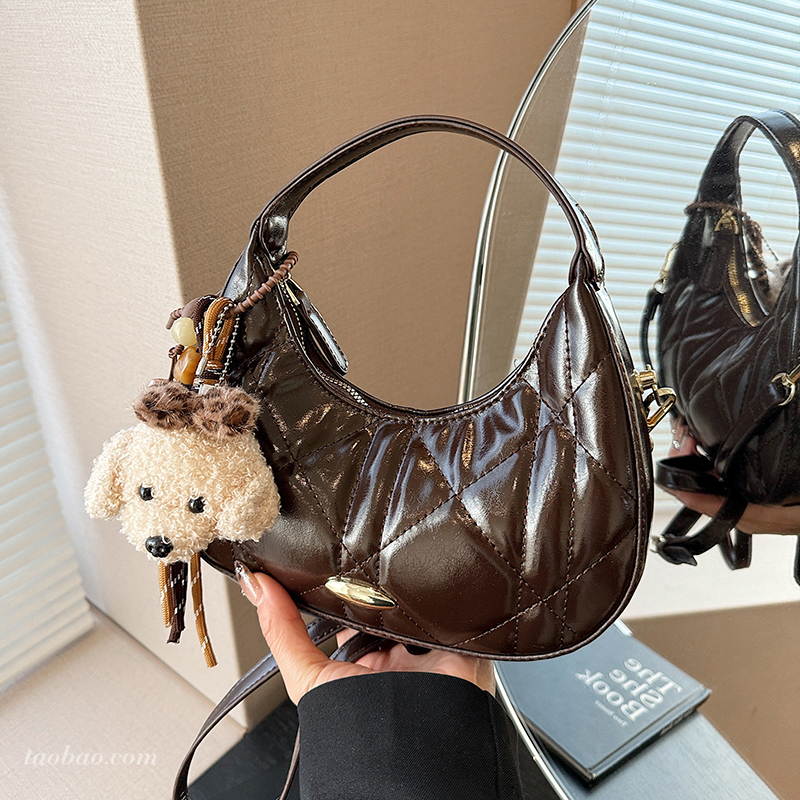 秋冬季爆款包包女2025新款时尚复古百搭斜挎包精致超火手提小拎包