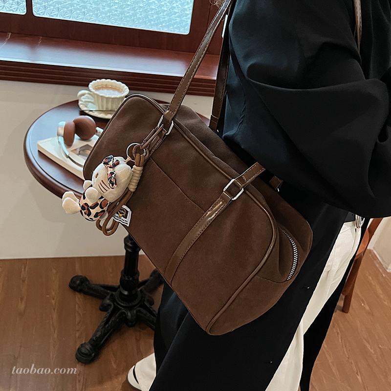 新款潮流百搭休闲大容量单肩包