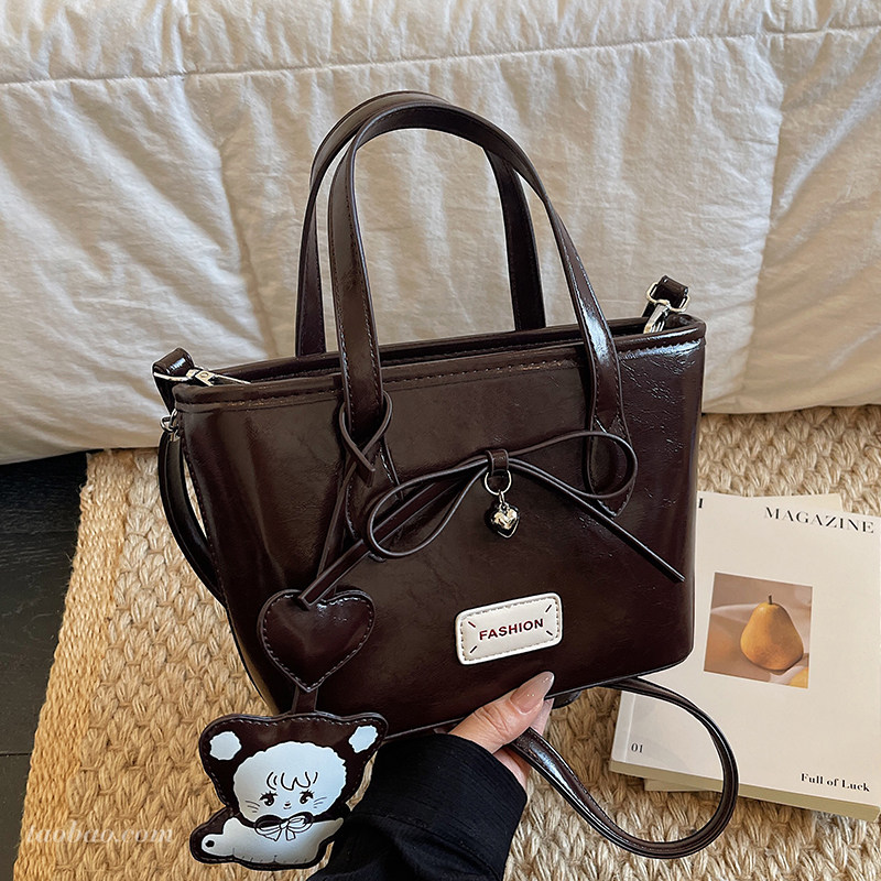 高级质感油皮复古小包包女2026新款时尚百搭斜挎包超火手提水桶包,箱包皮具/热销女包/男包,水桶包,淘宝优惠券,粉丝福利购,淘宝优惠卷