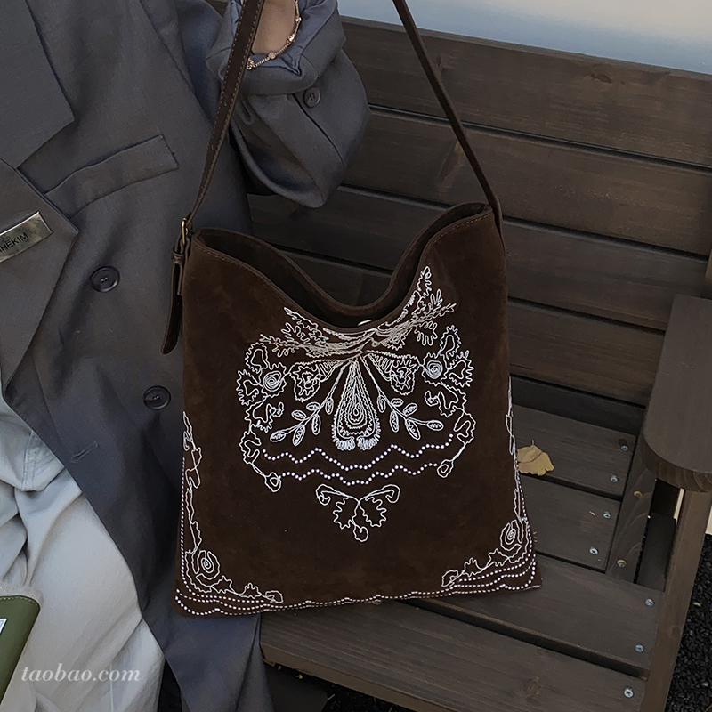 新款松弛感通勤单肩包