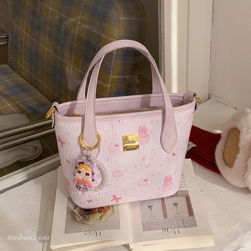 春夏季流行爆款印花小包包女2026新款百搭斜挎包时尚手提包水桶包,箱包皮具/热销女包/男包,水桶包,淘宝优惠券,粉丝福利购,淘宝优惠卷