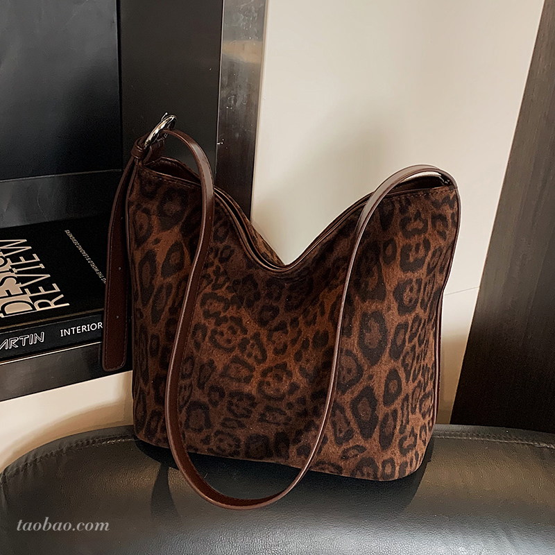 磨砂高级感麂皮绒托特包