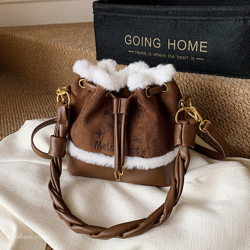 秋冬季小众麂皮绒包包女2025新款复古百搭斜挎包超火手提包水桶包,箱包皮具/热销女包/男包,水桶包,淘宝优惠券,粉丝福利购,淘宝优惠卷