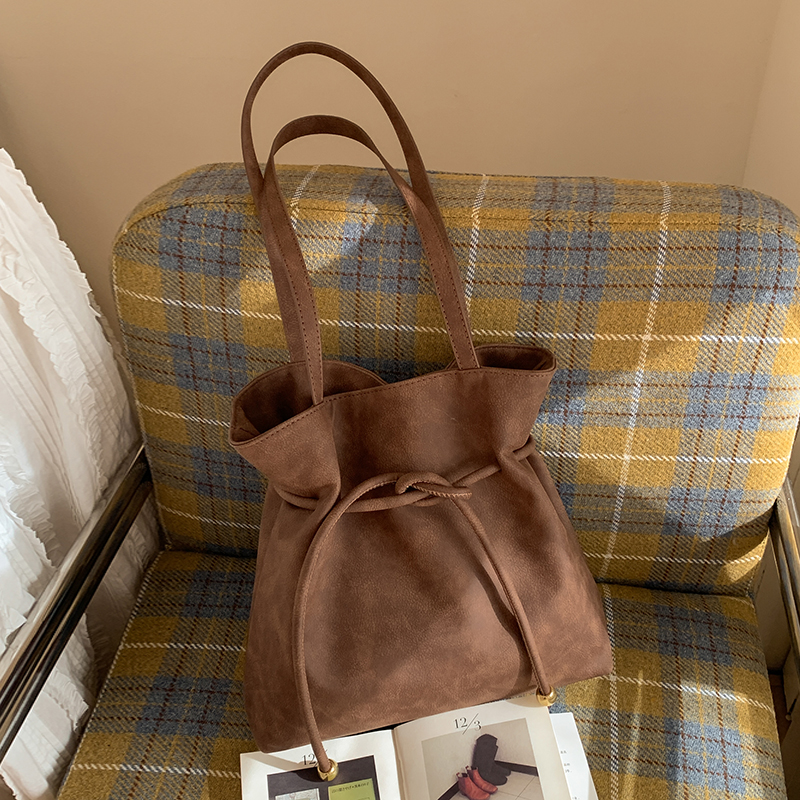 简约高级感麂皮绒托特包