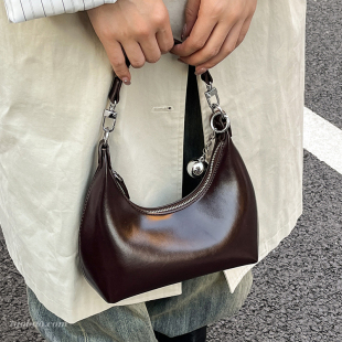 2026新款 包包女式 通勤高级感单肩斜挎包腋下牛角包 小众韩版 秋冬季