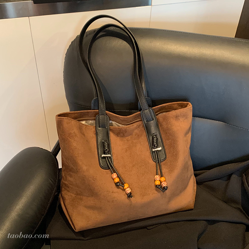 简约高级感麂皮绒托特包