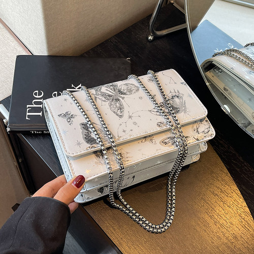 2025新款时尚链条斜挎小方包