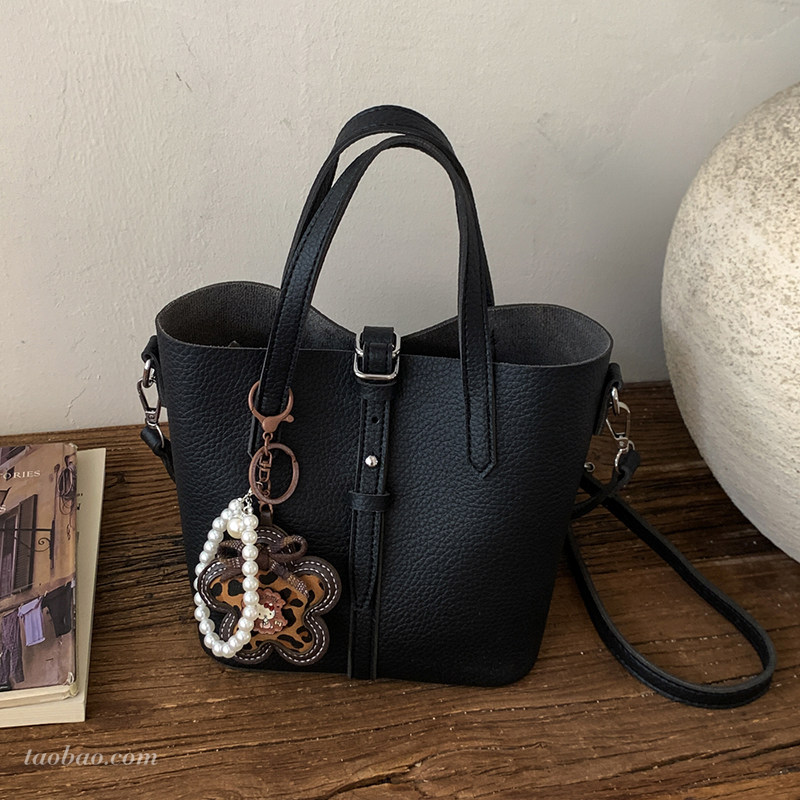 高级感时尚手提小包包女2026新款百搭斜挎包通勤外出小拎包水桶包,箱包皮具/热销女包/男包,水桶包,淘宝优惠券,粉丝福利购,淘宝优惠卷