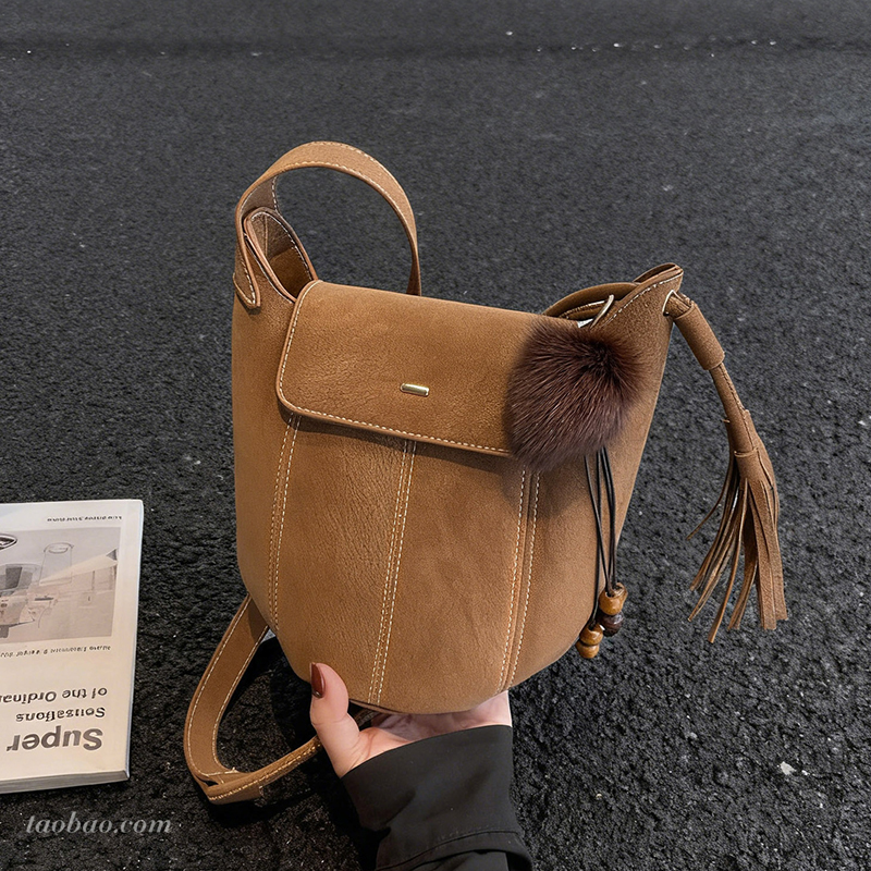 高级质感磨砂绒面水桶包