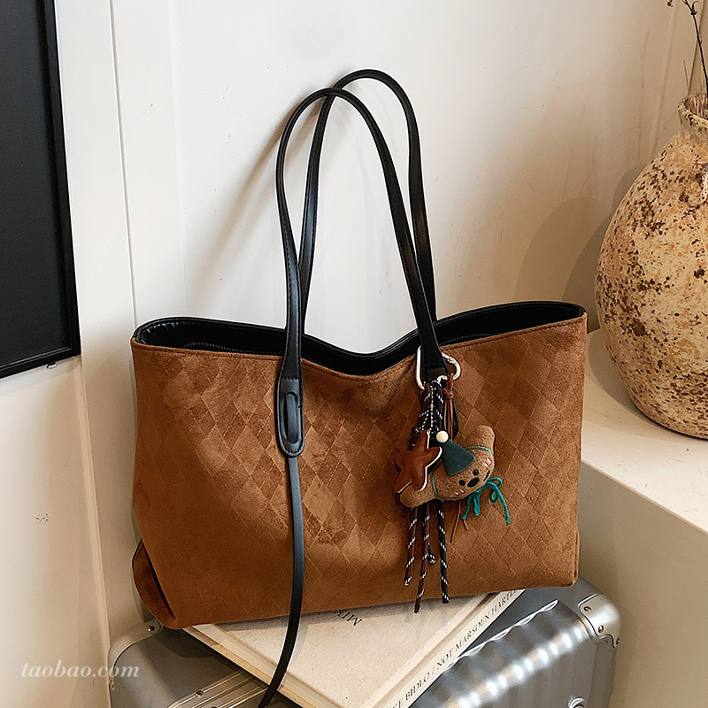 麂皮绒大容量单肩通勤菱格托特包