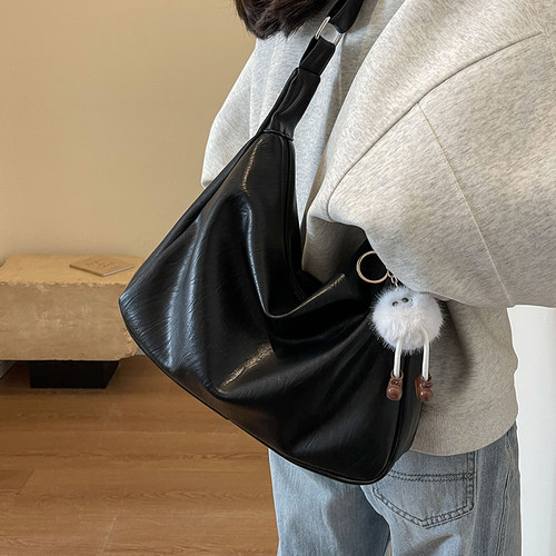 时尚复古上课软皮百搭潮流通勤包