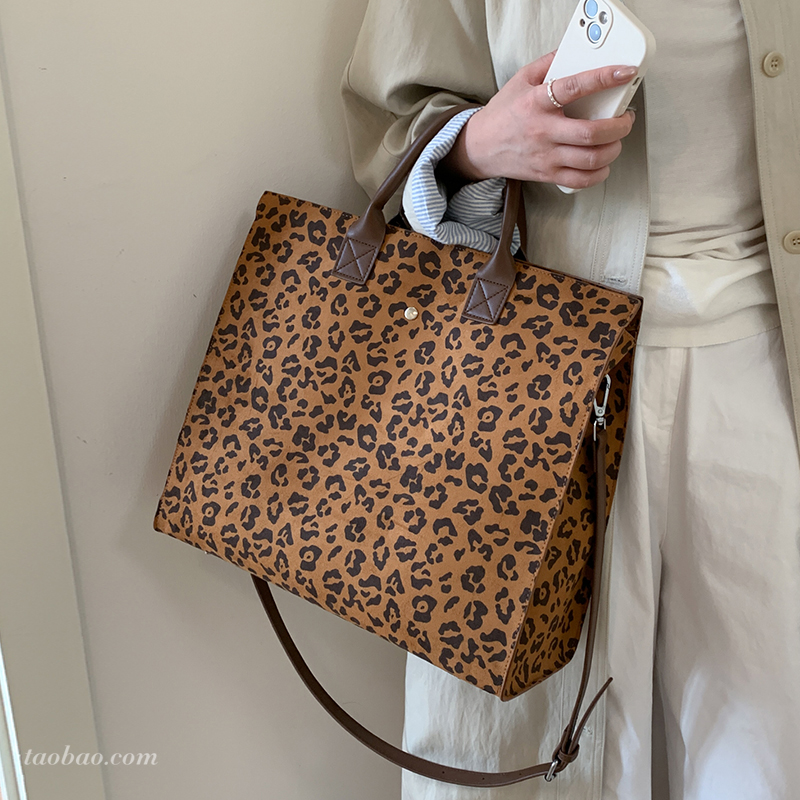 2025年豹纹麂皮绒托特包