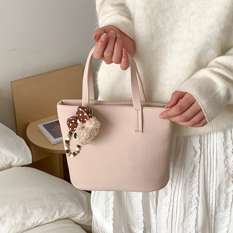 时尚简约手提水桶包2026春夏季新款百搭女式斜挎包精致超火小拎包