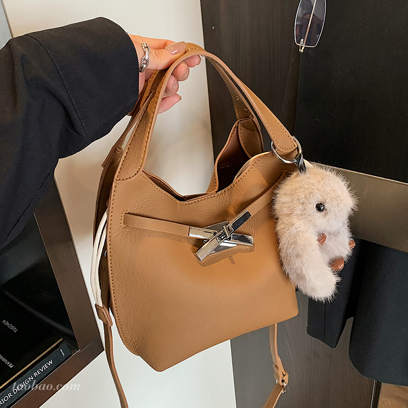 2025年秋季法式小众水桶包