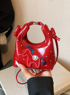 精致迷你红色小包包2026新款时尚百搭斜挎包超火女式小拎包零钱包